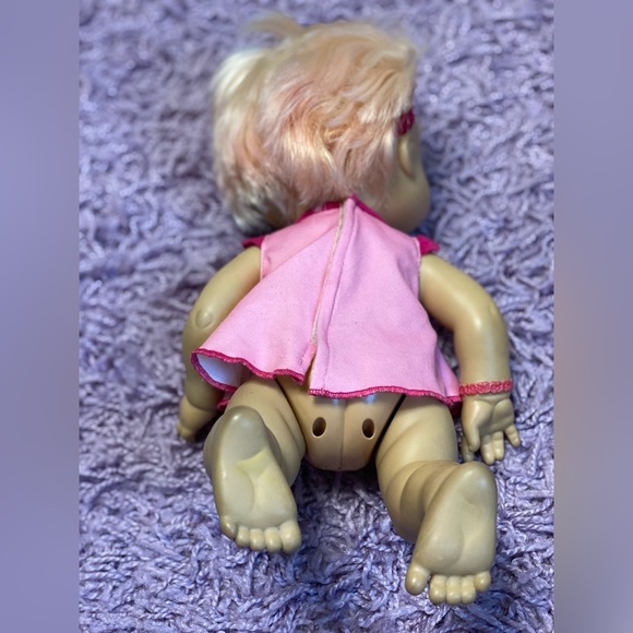 Baby Alive Blonde Wets N Wiggles Baby - Picture 5 of 11